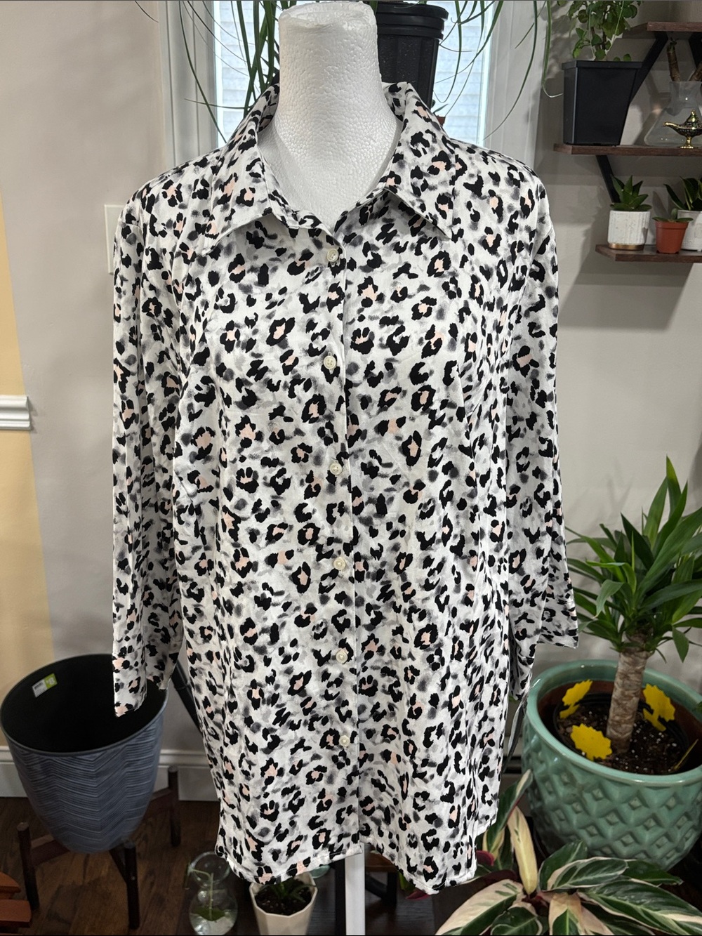 Apt. 9 Leopard Print Button Up Blouse in White, Black & Beige size 1X